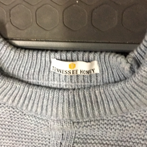 Peep shoulder size Lg sweater - Picture 3 of 8